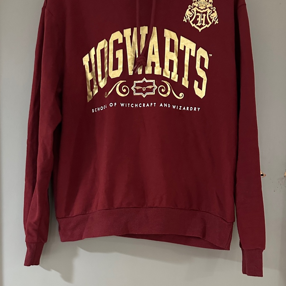 Hogwarts Maroon Hoodie Harry Potter Sweatshirt Gold Graphic Pullover - Picture 4 of 8